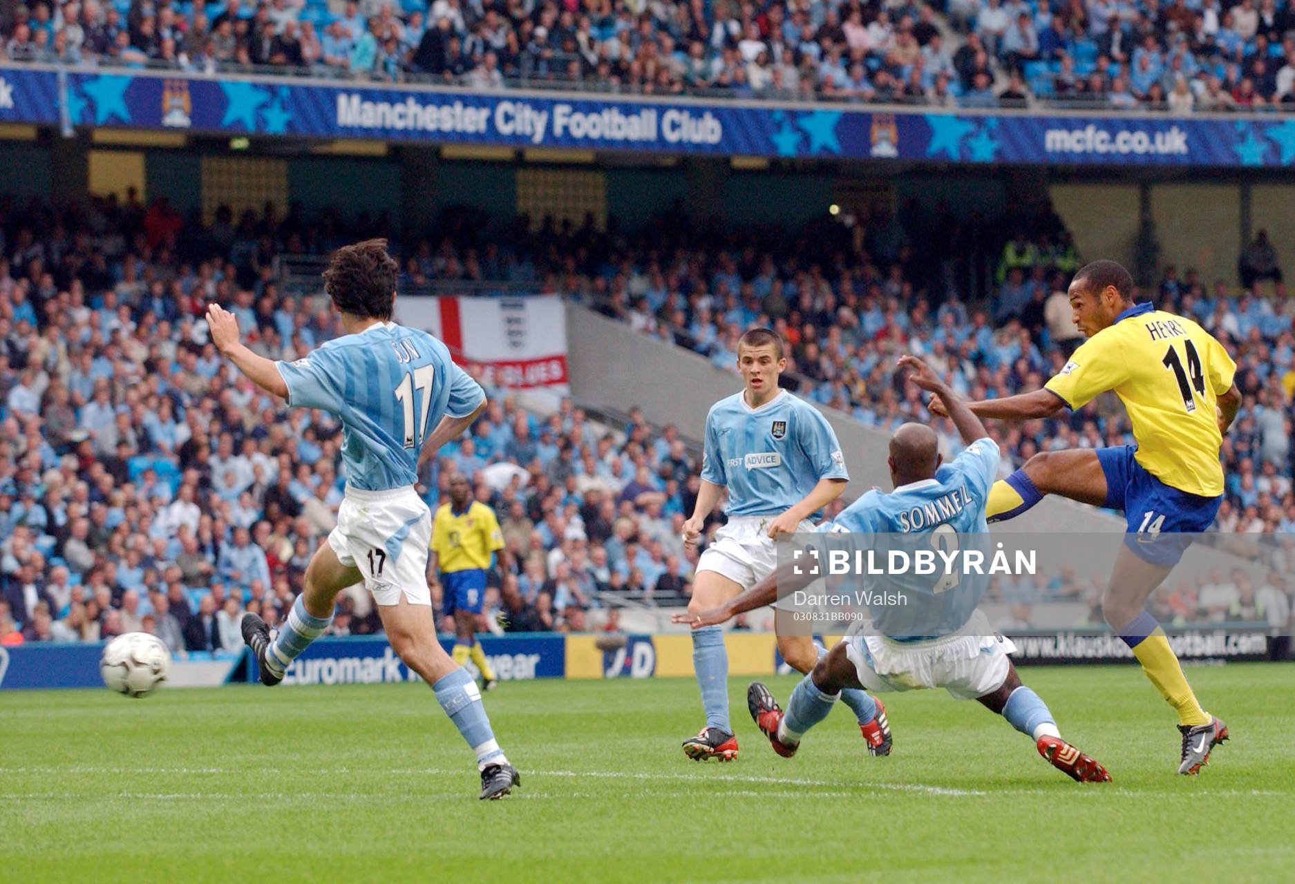 Thierry Henry,  Arsenal, skott på mål