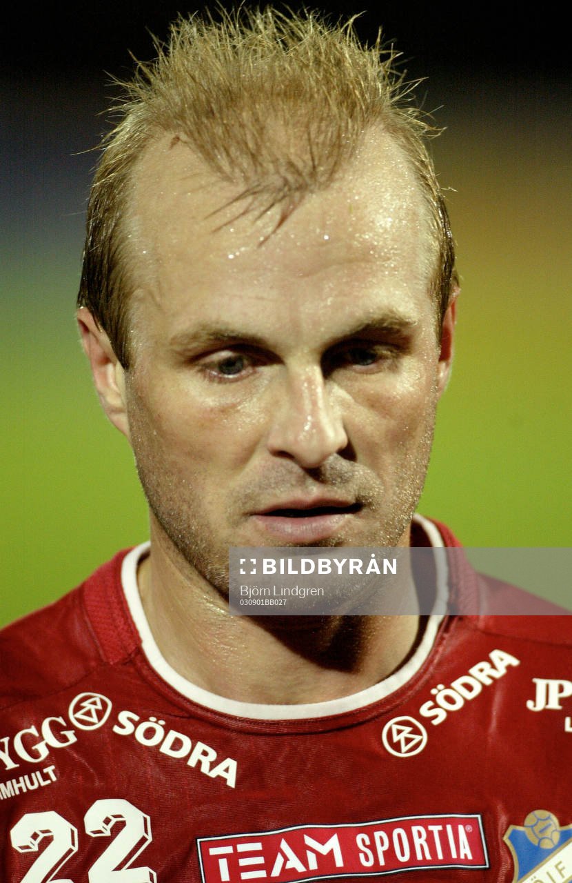 En besviken Peter Wibrån, Öster lämnar planen
