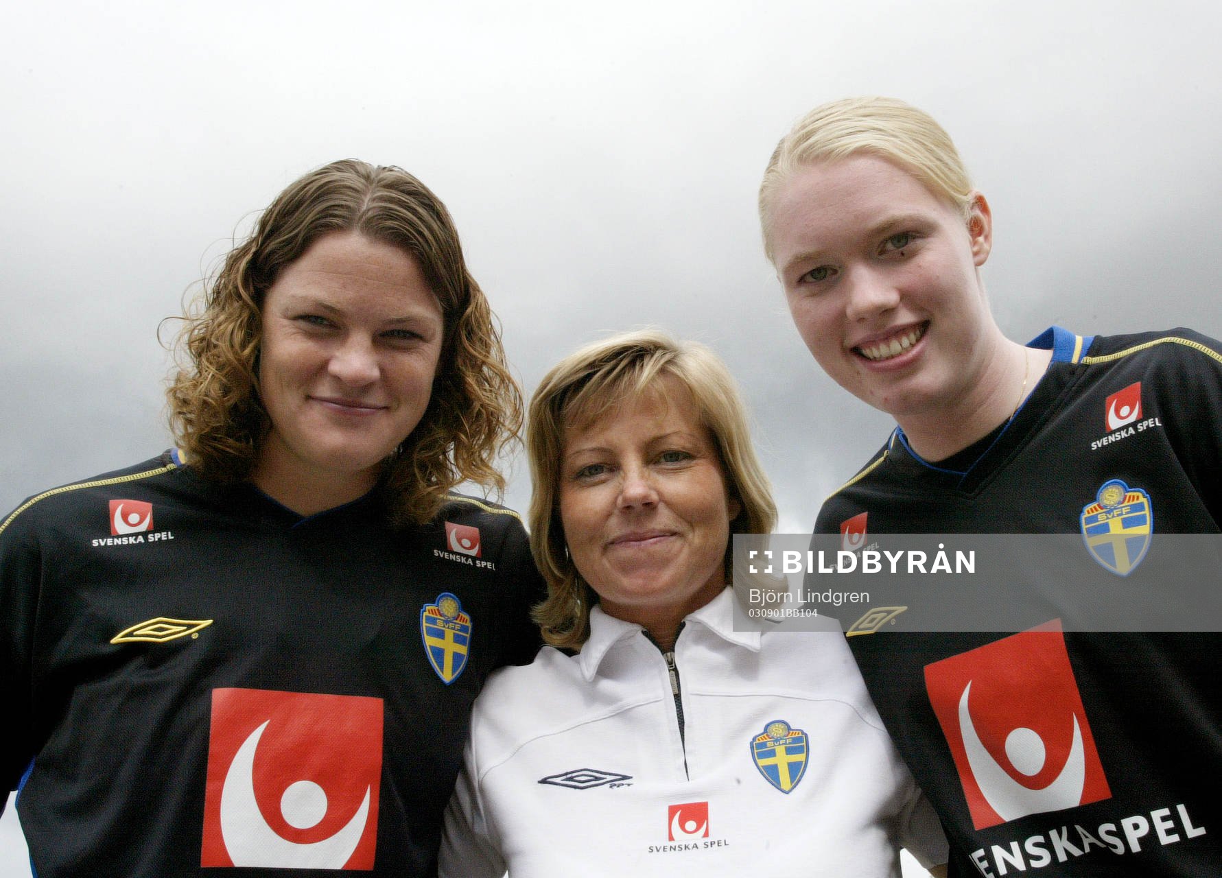 Caroline Jönsson och Hedvig Lindahl inramar
