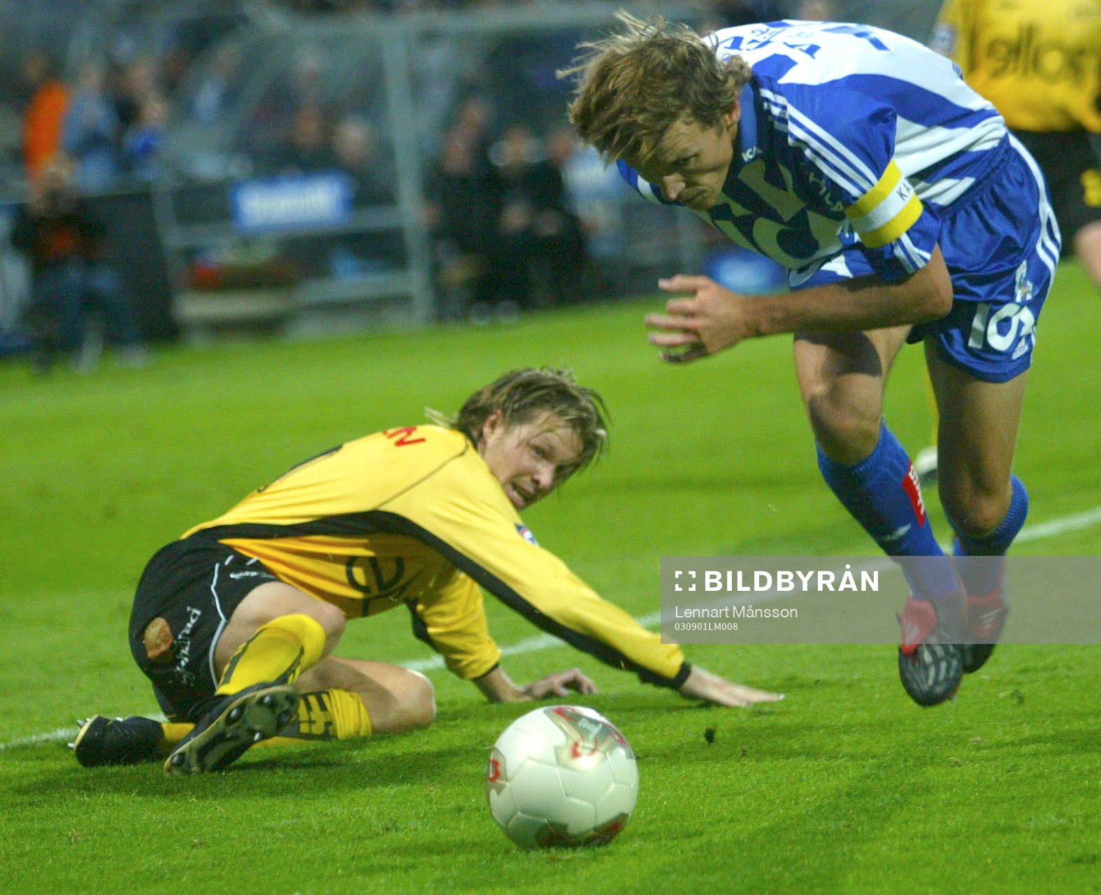 Ex-IFK-aren Jonas Lundén stoppar Magnus Erlingmark, som