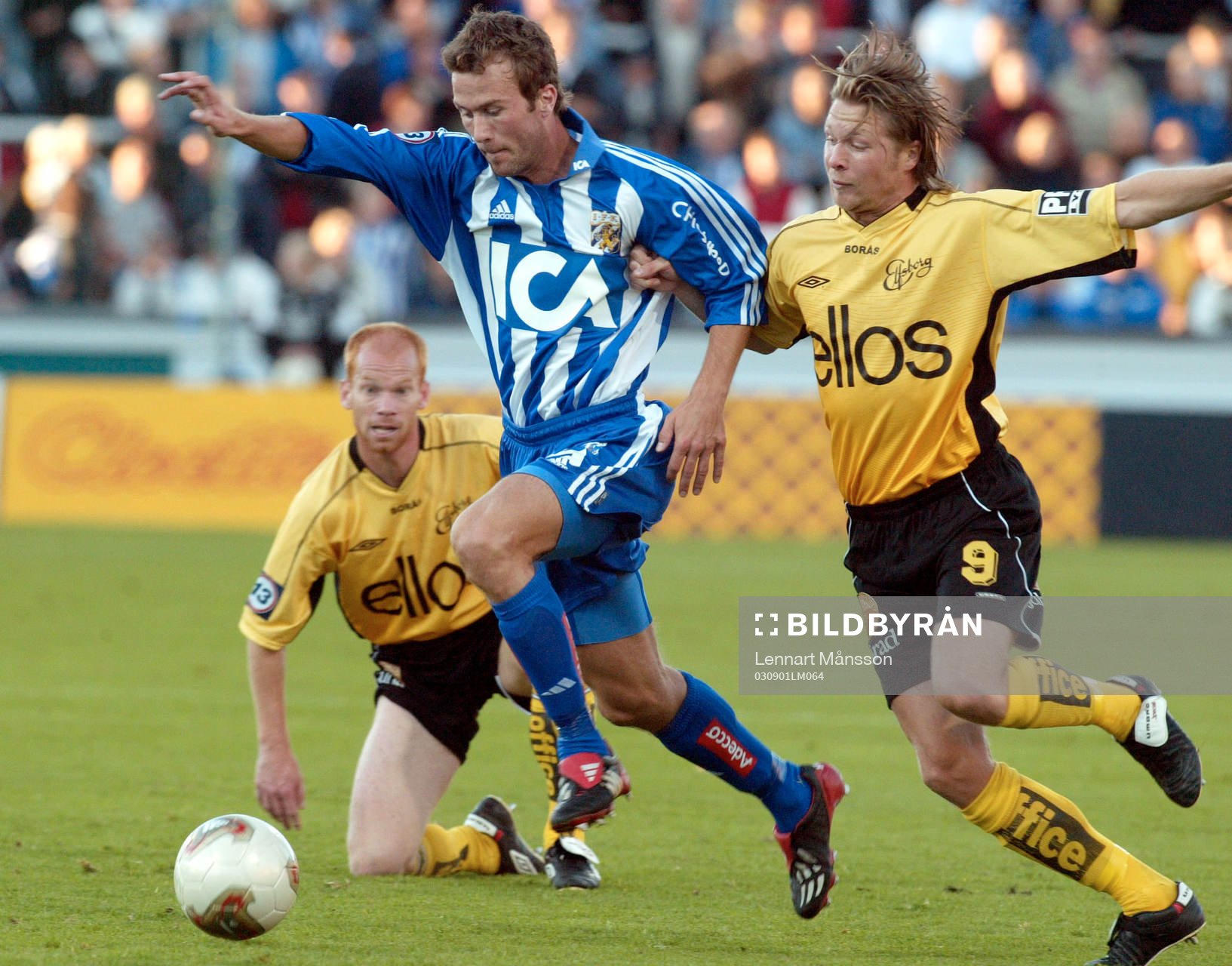 Magnus Samuelsson och Jonas Lundén försöker stoppa