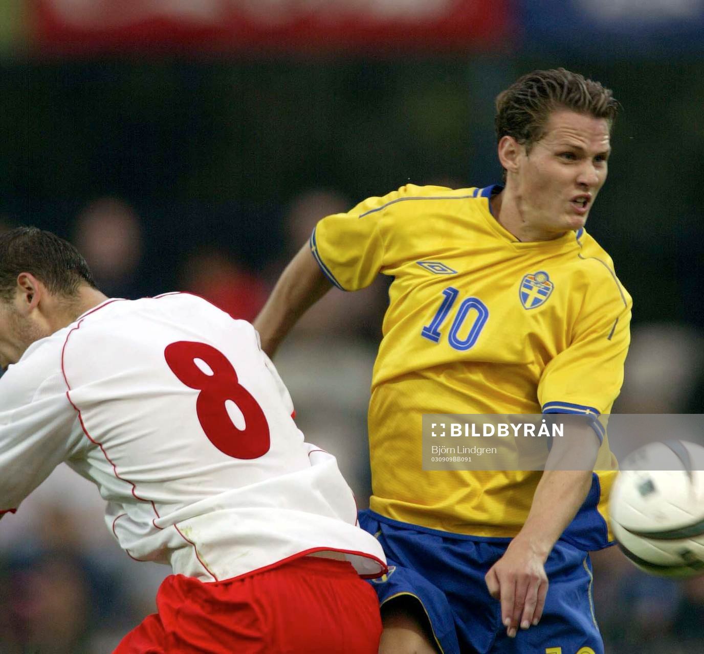 Jon Jönsson vinner boll