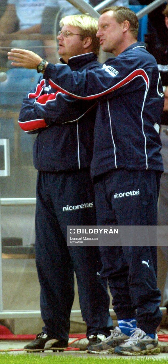 Peter Swärdh och Hans Carell, tränare, Helsingborg