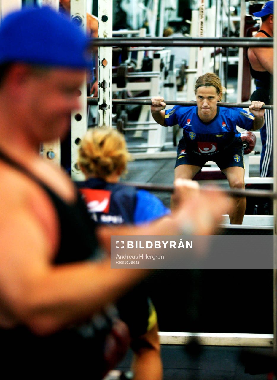 Malin Andersson kämpar på gymmet dagarna före premiären