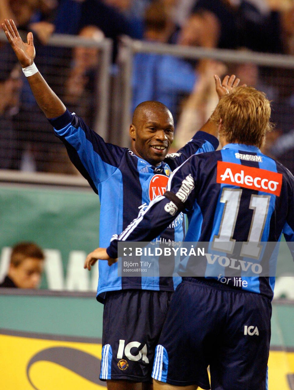 Tvåmålsskytten Samuel Wowoah, Djurgården gratuleras av