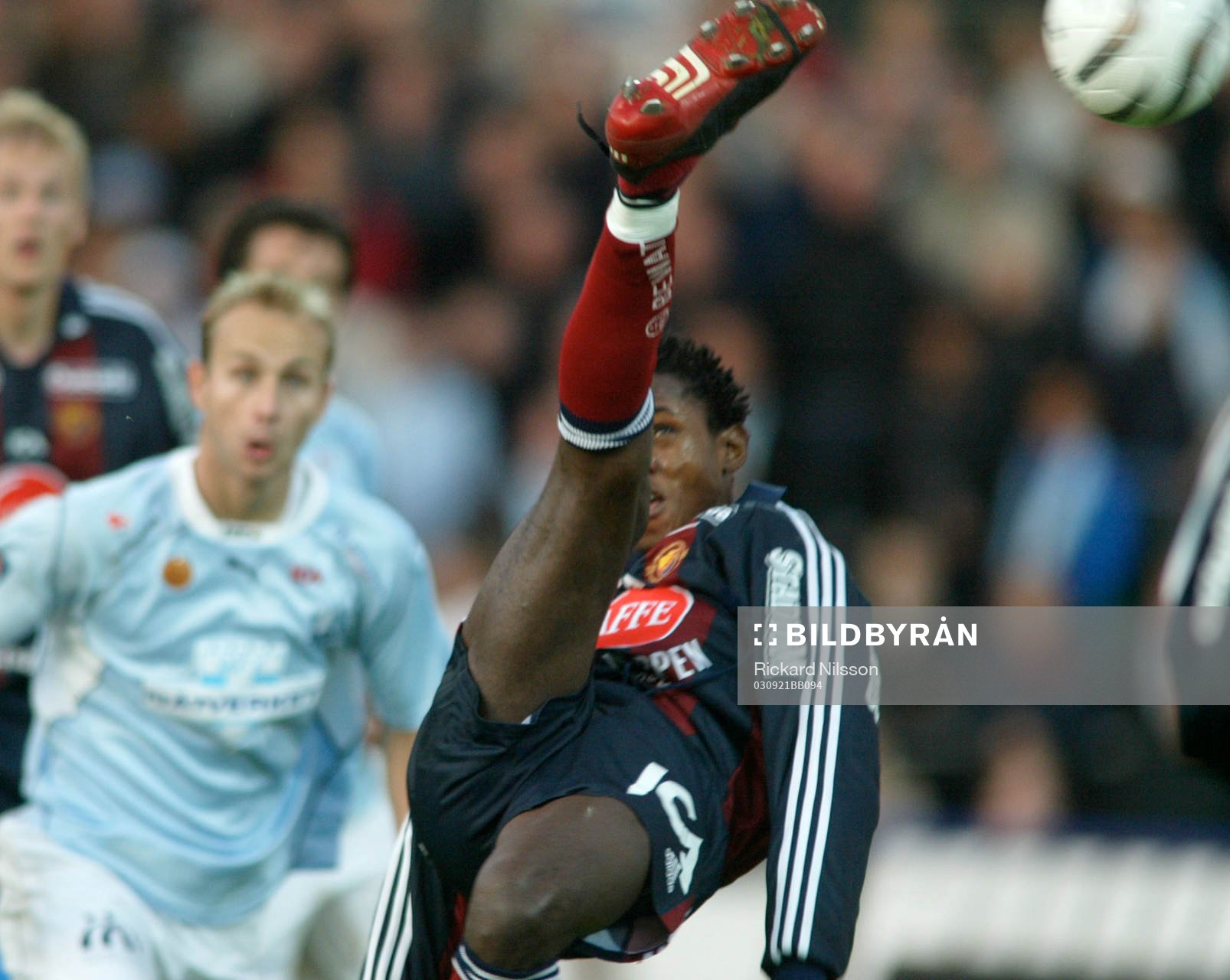Yannick Ngabu Bapupa, Djurgården, skjuter ett konstskott