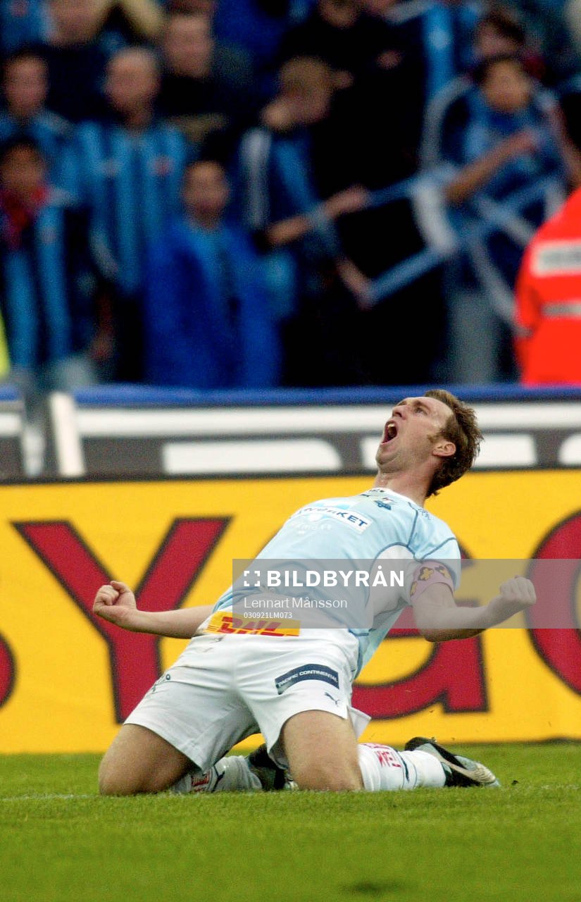 Niklas Skoog jubel framför DIF-klacken