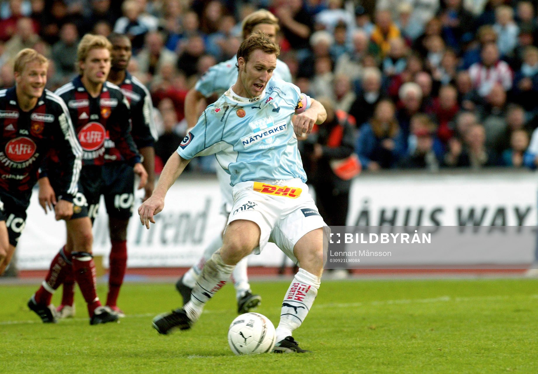 Niklas Skoog slår in straffen, hans 20:e mål 2003