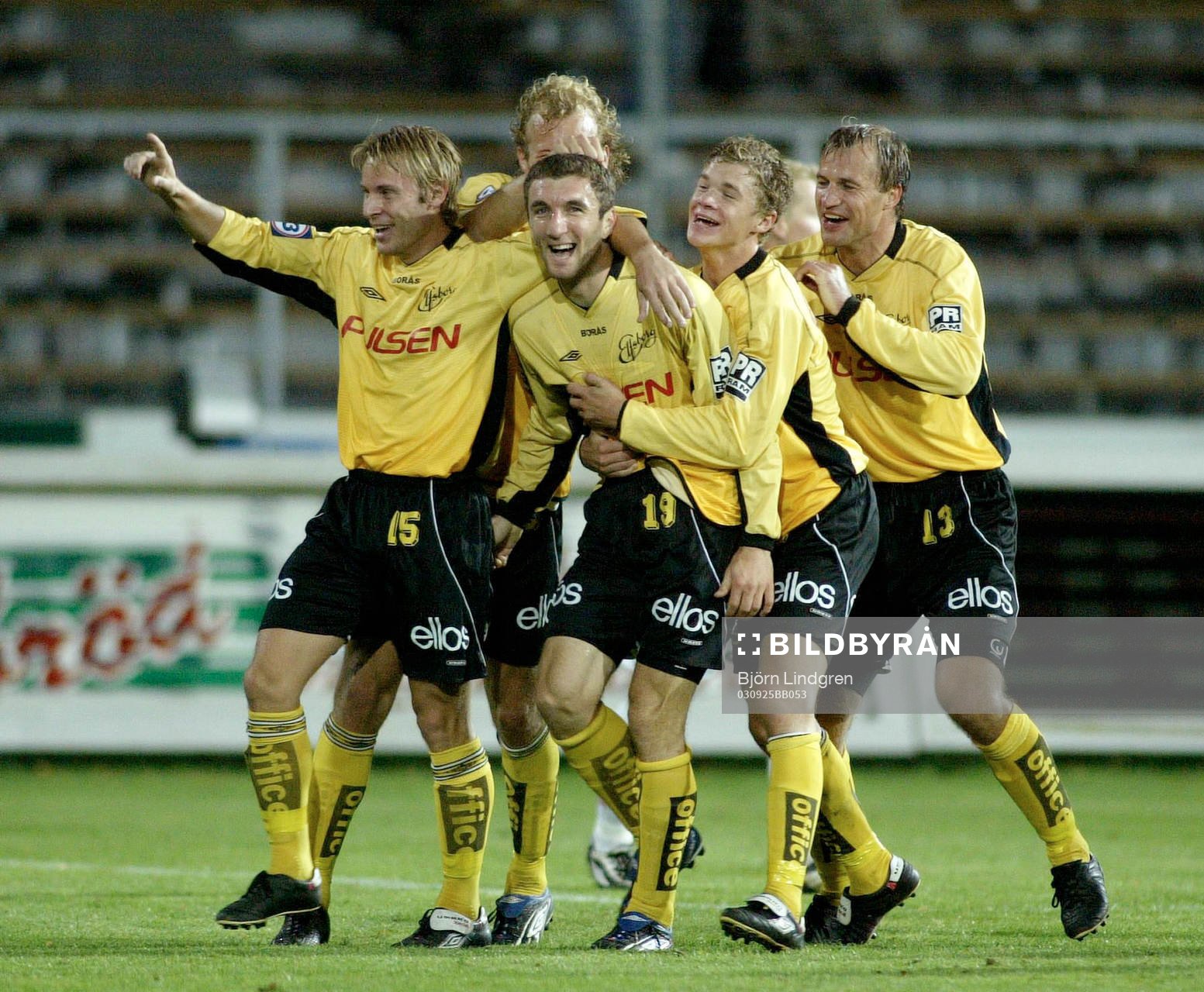   Vild segerglädje, Andreas Klarström, Jurica Siljanoski, Samuel Holmén och Hasse Berggren, jubel efter Siljanoskis 0-4-mål