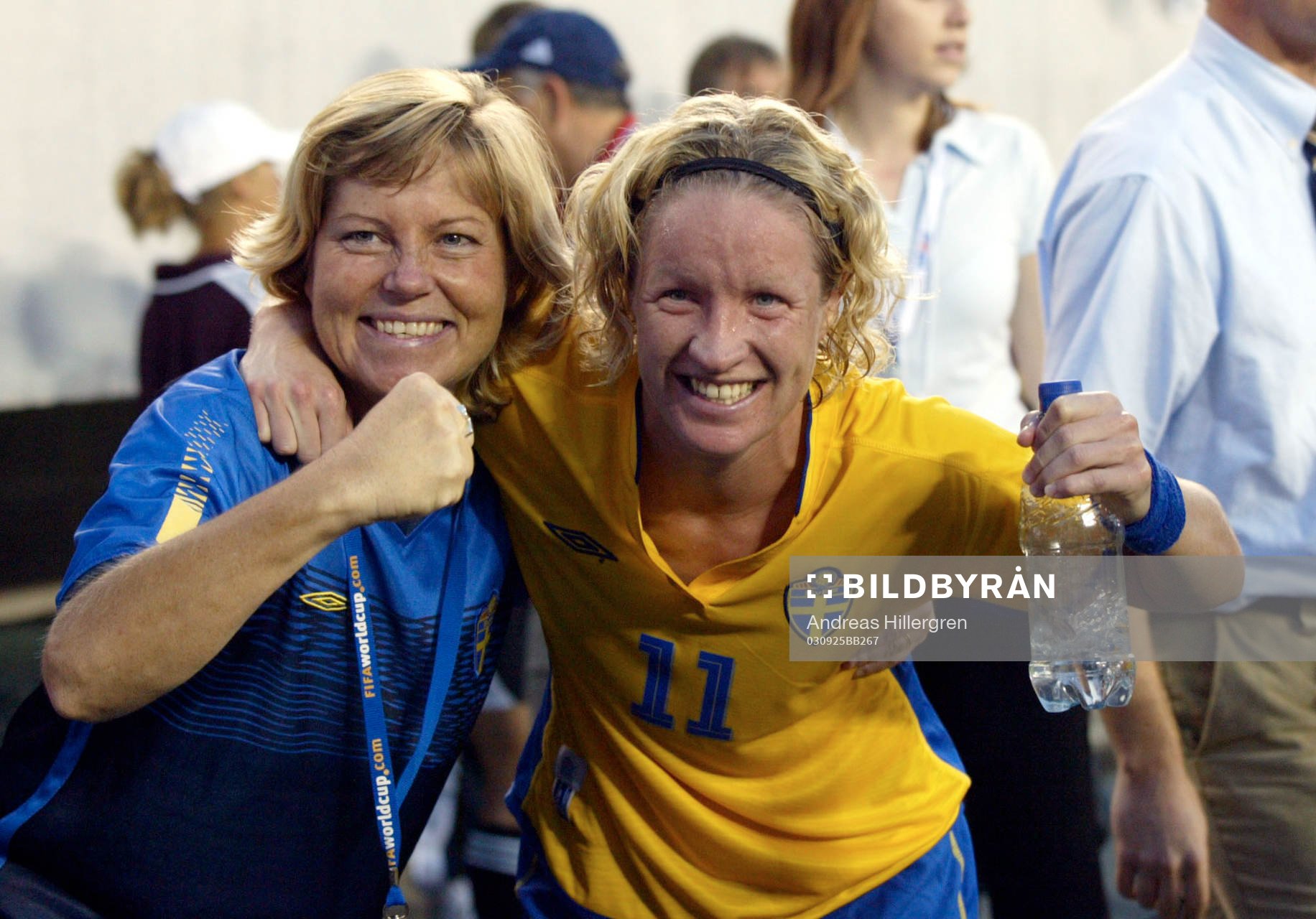 Victoria Svensson och Marika Domanski Lyfors, jubel 1-0