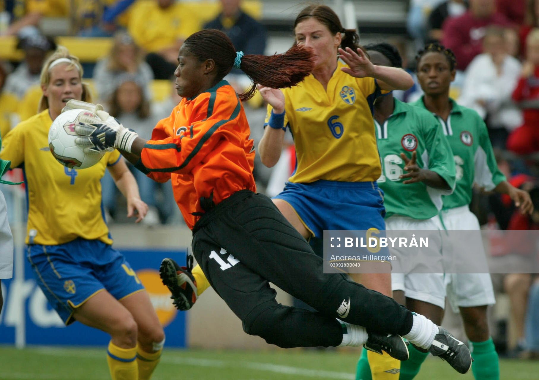 Malin Moström, Sverige och Dede Precious, Nigeria