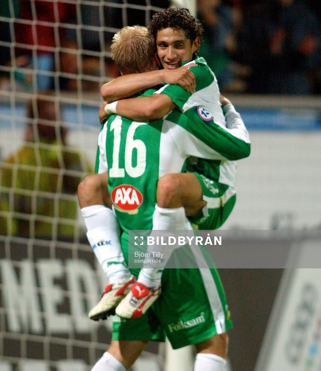 Pablo Pinones Arce, Hammarby i famnen på Mikael Andersson.
