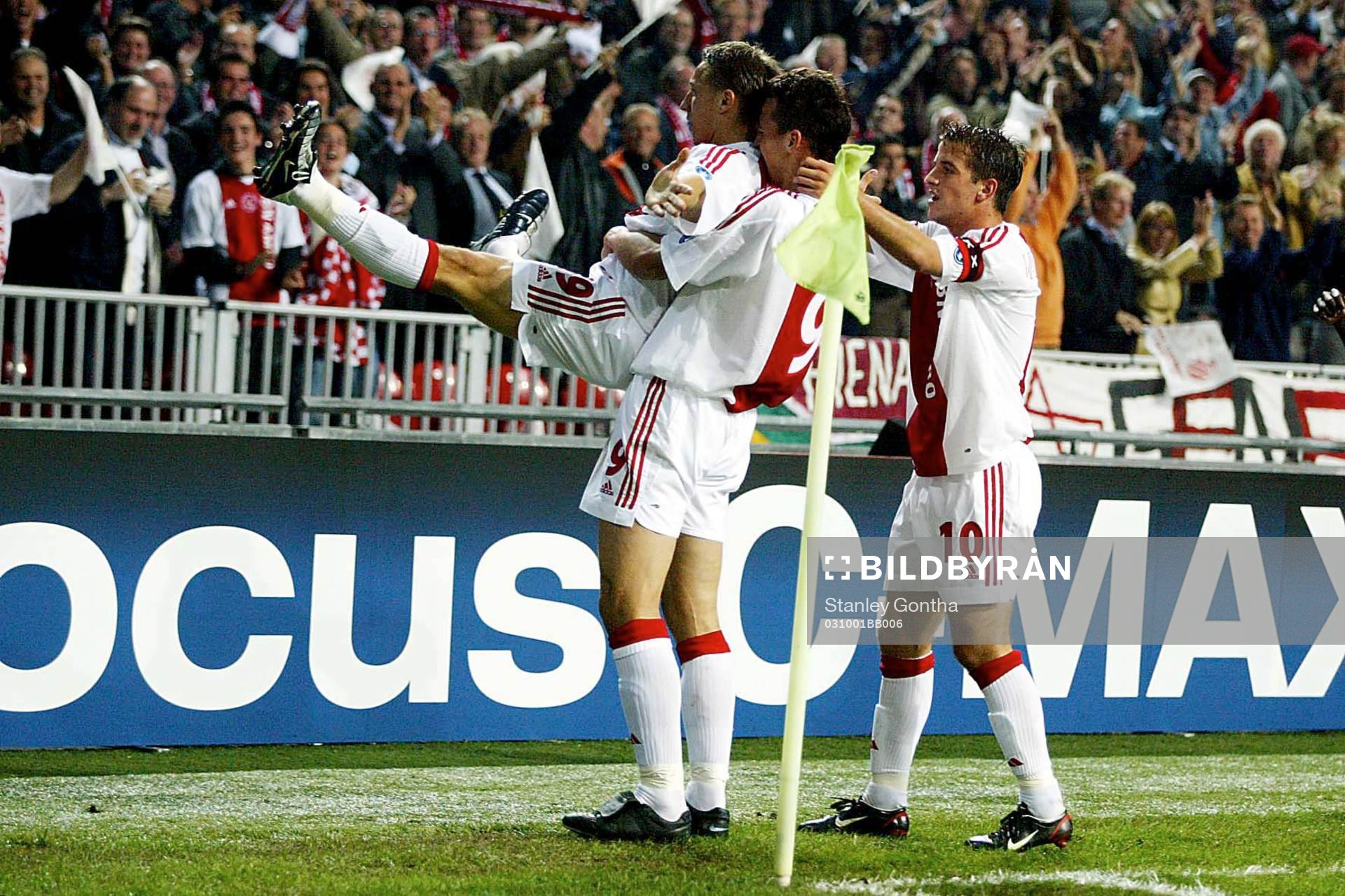  Wesley Sonck, Ajax hissas av Zlatan Ibrahimovic efter 1-0