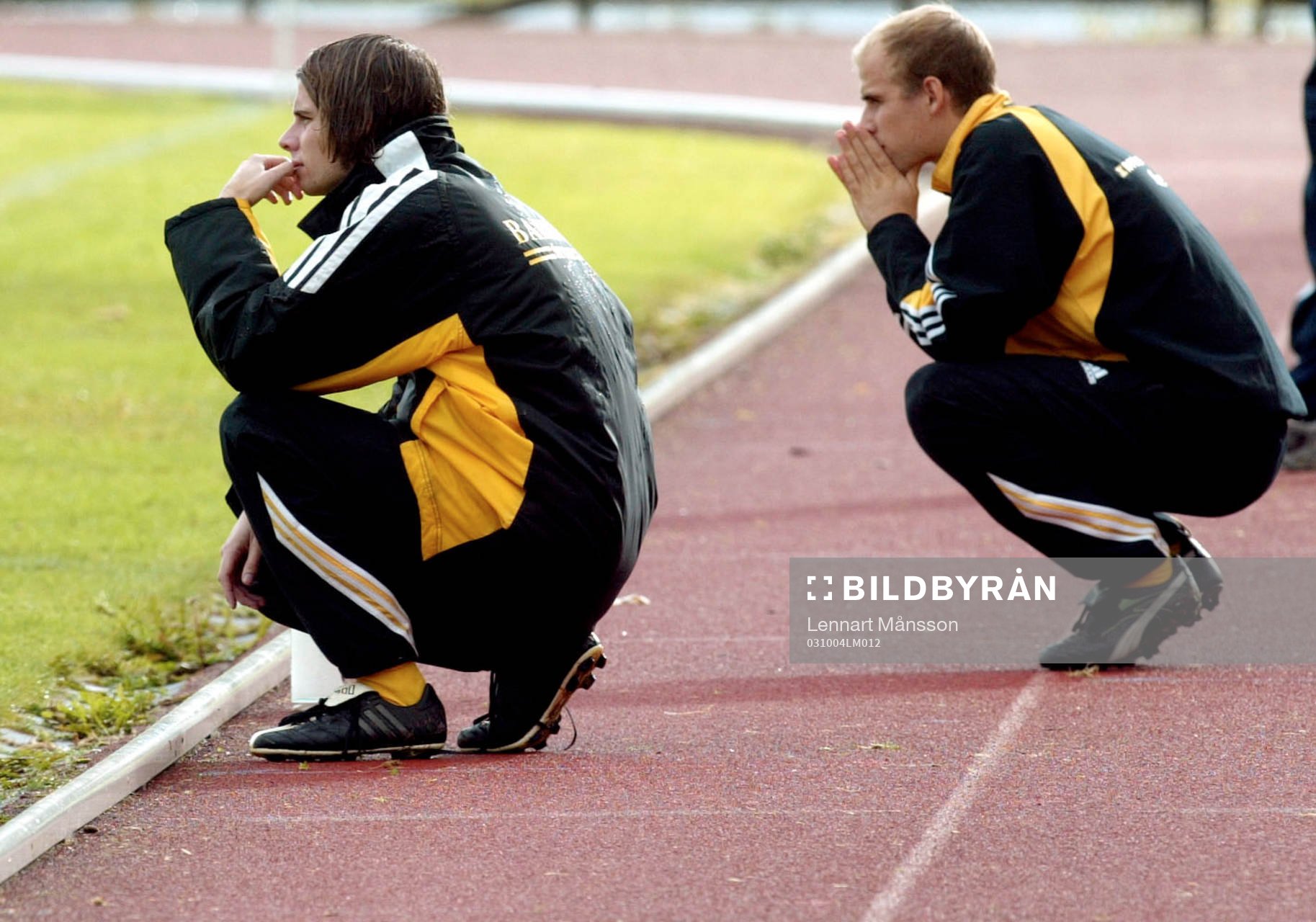 Bröderna Daniel (sittande) och Simon Nilsson, tränare,