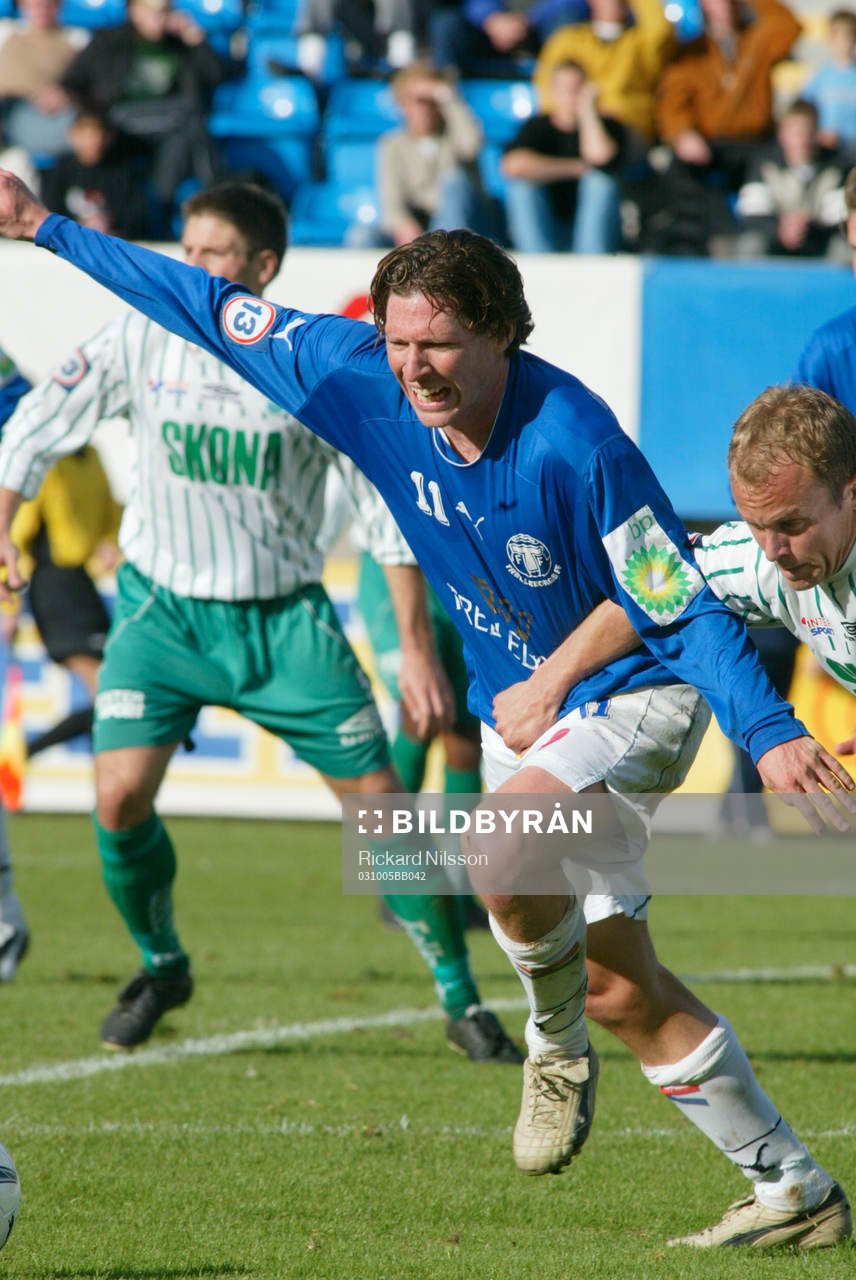 Eric Fischbein, Trelleborg, dras ner av Hans Blomqvist,