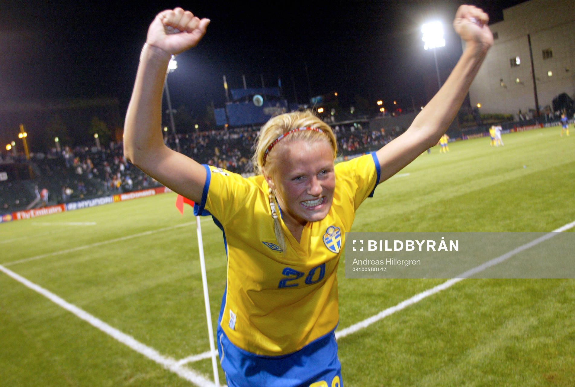 2-1 Josefine Öqvist gör Sveriges avgörande mål