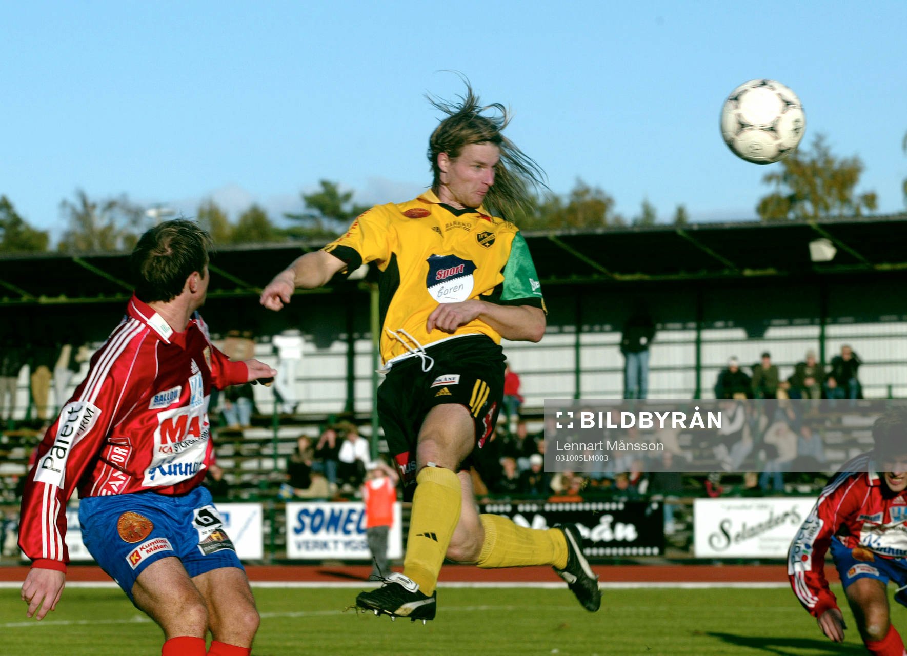   Här gör Fredrik Andersson 2-1, MEN, domaren dömer bort det för ruff. 