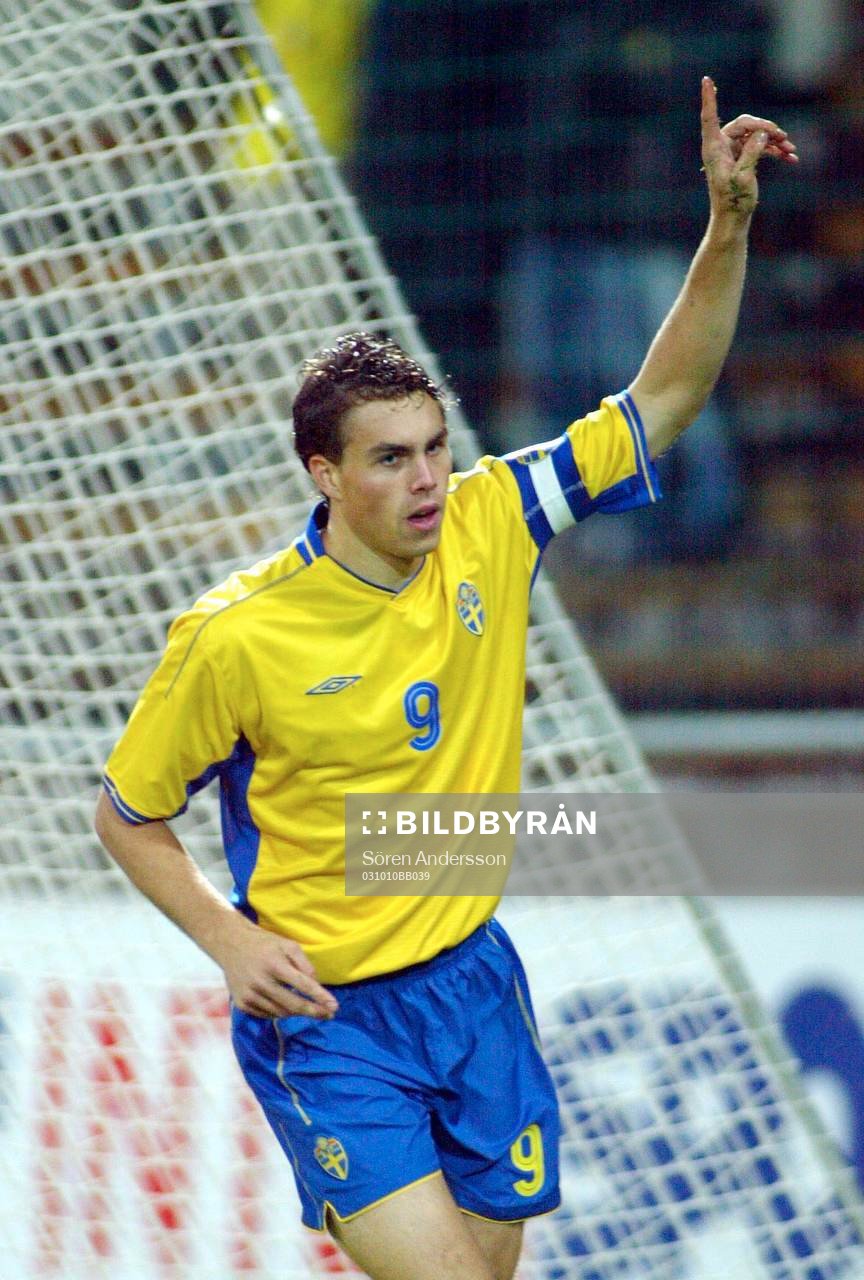 Jubel i svenska laget genom Johan Elmander