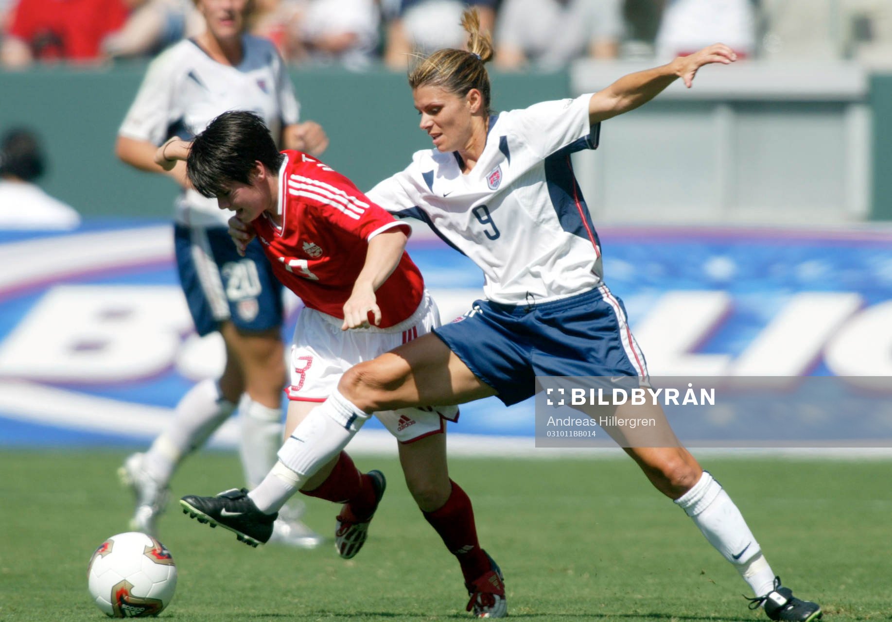  Mia Hamm, USA och Diana Matheson, Kanada