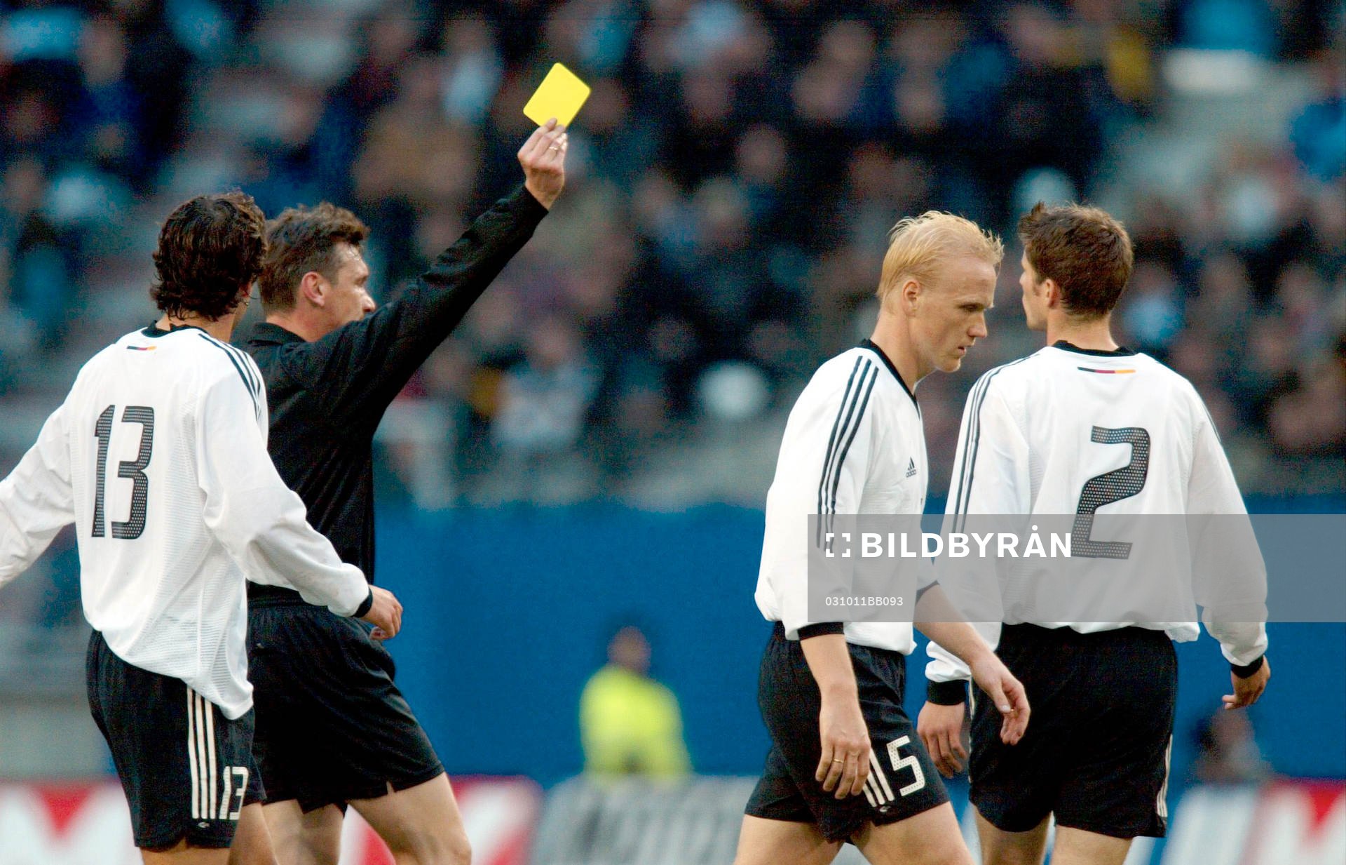   Valentin IVANOV, domare,  Michael BALLACK , Christian WOERNS , Arne FRIEDRICH, Tyskland. Gult kort, varning.