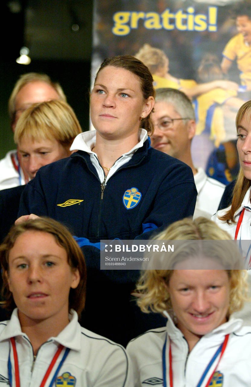 Caroline Jönsson, målvakt, Hanna Ljungberg och Victoria