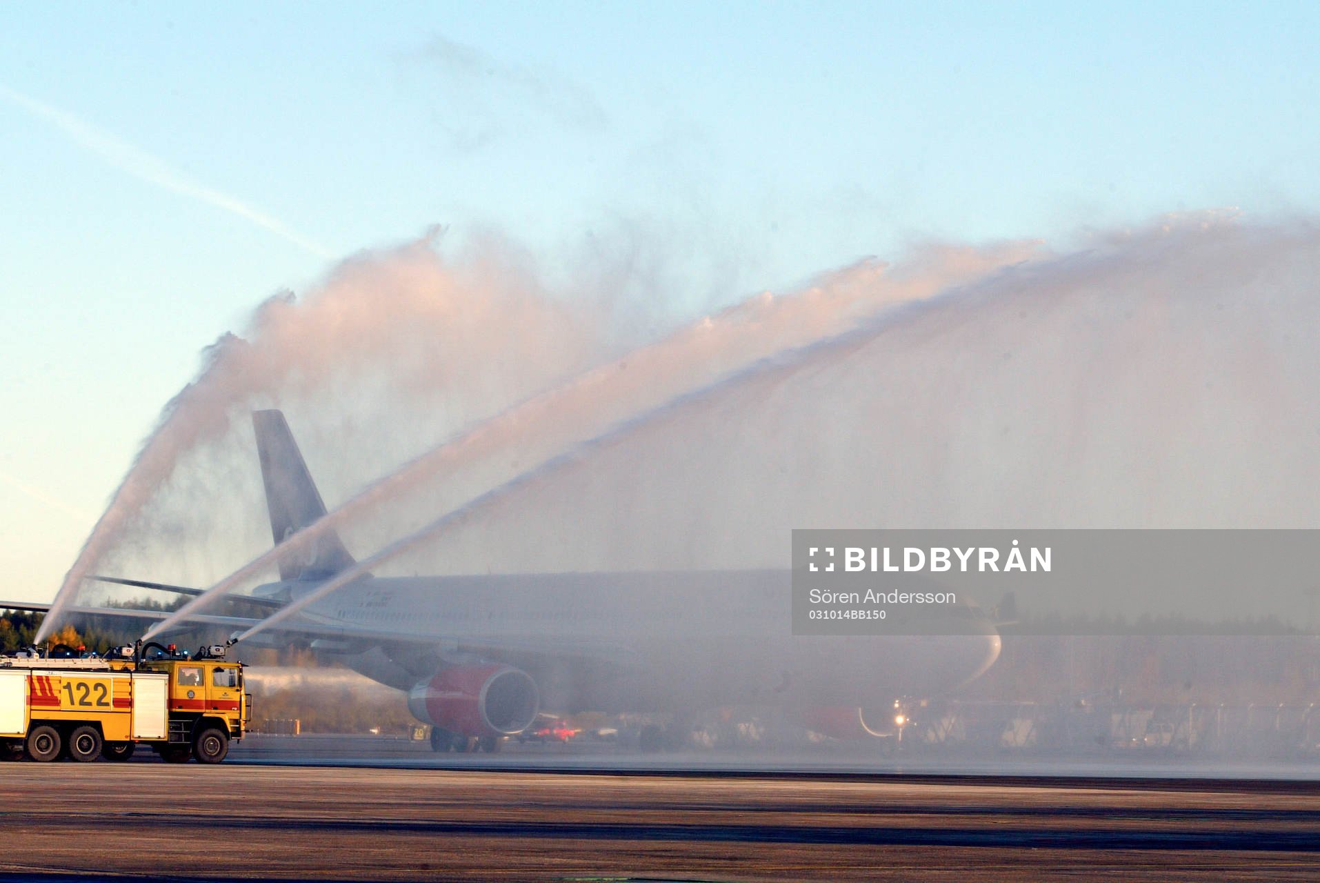 Det svenska damlagets flygplan blev nersprutat med vatten