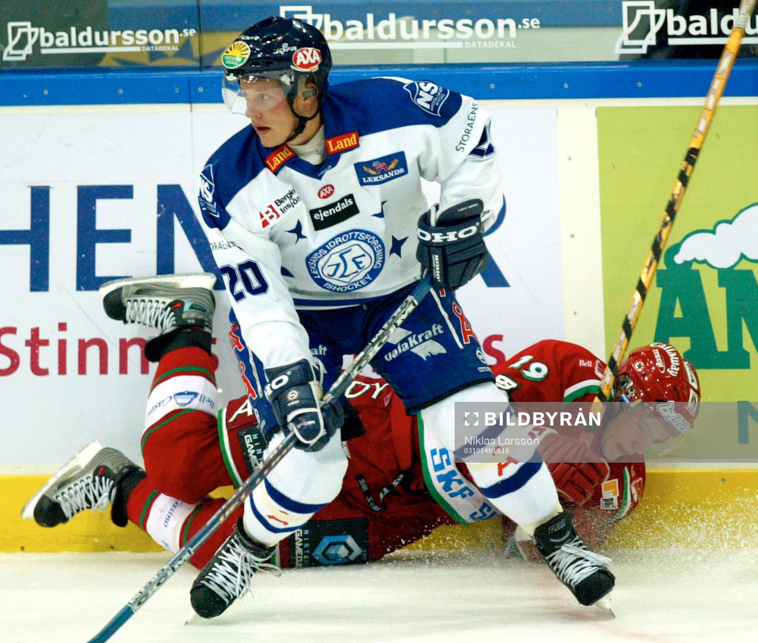 Jari Tolsa, Frölunda får en tryckare av Tobias Holm,