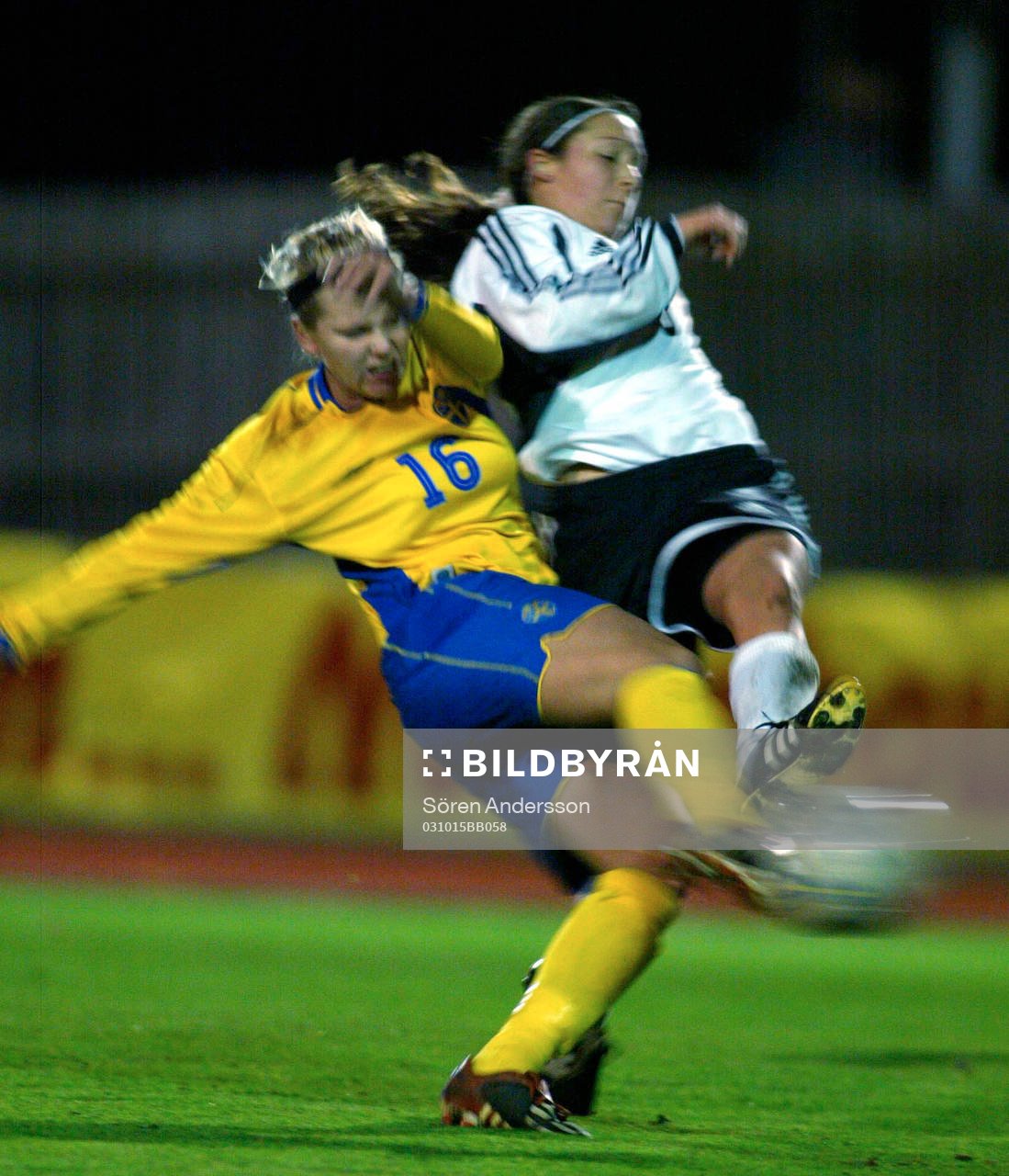 Lisa Dahlkvist, Sverige