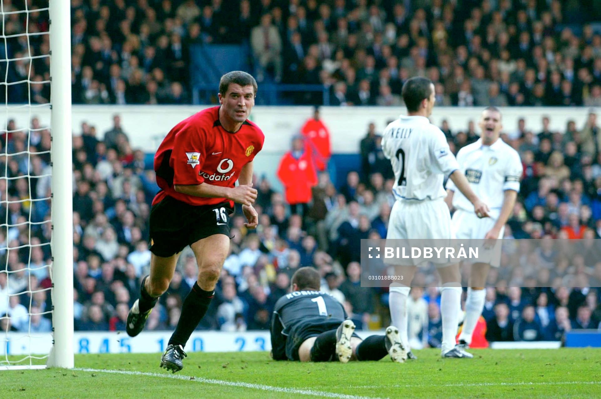  Roy Keane, Manchester United jublar efter att ha avgjort matchen.