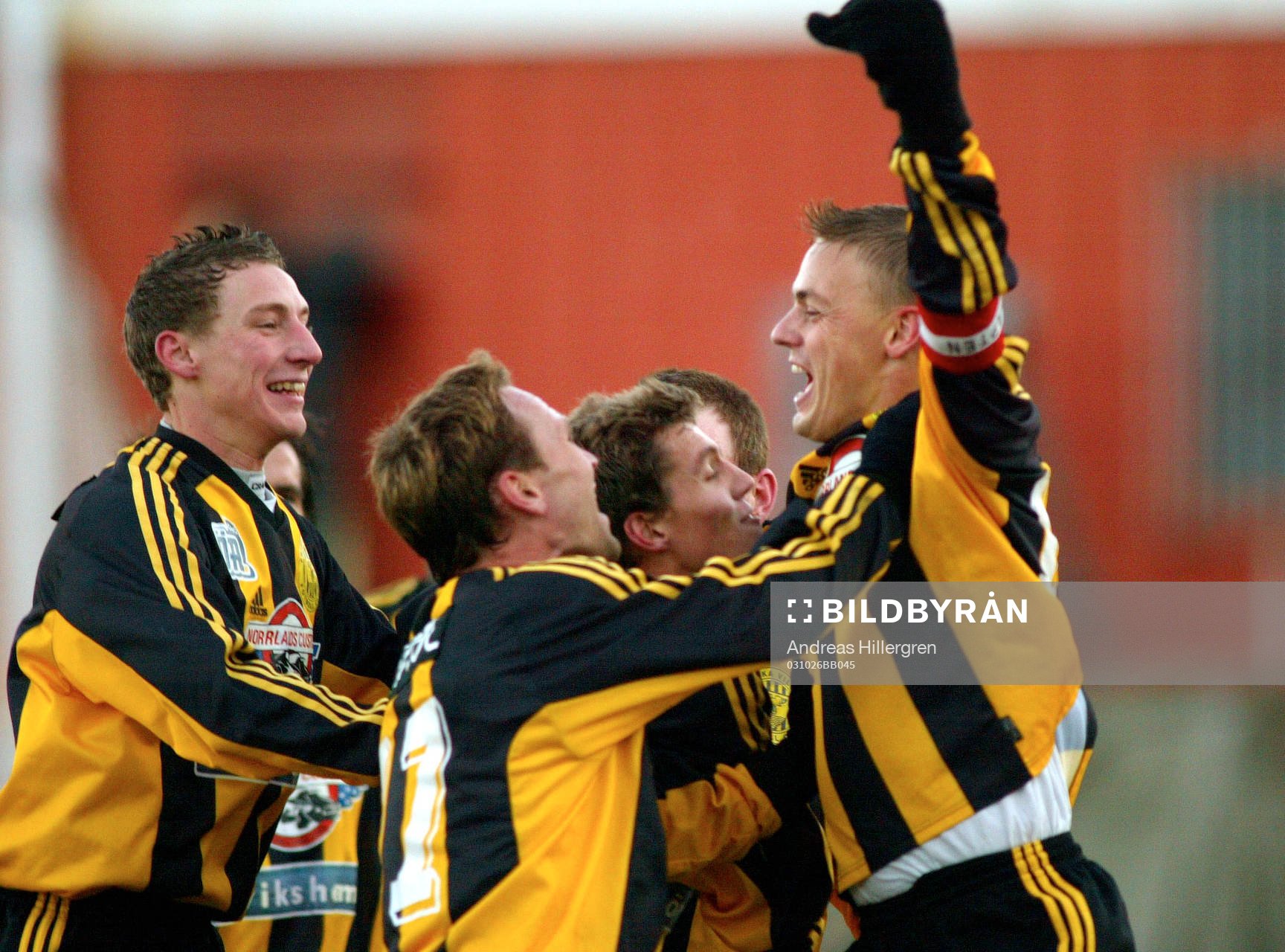  Friska Viljor klara för Superettan, Jerry Karlström,  jubel med Håkan Östberg.