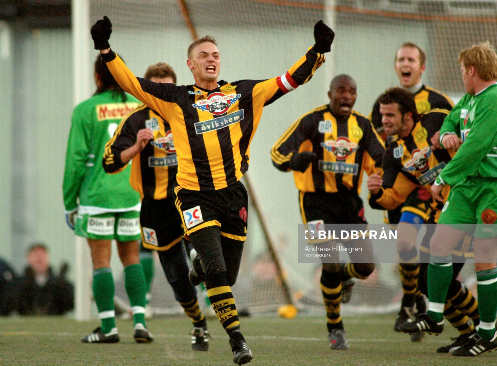  Friska Viljor klara för Superettan. Jubel av Jerry Karlström, 2-3.