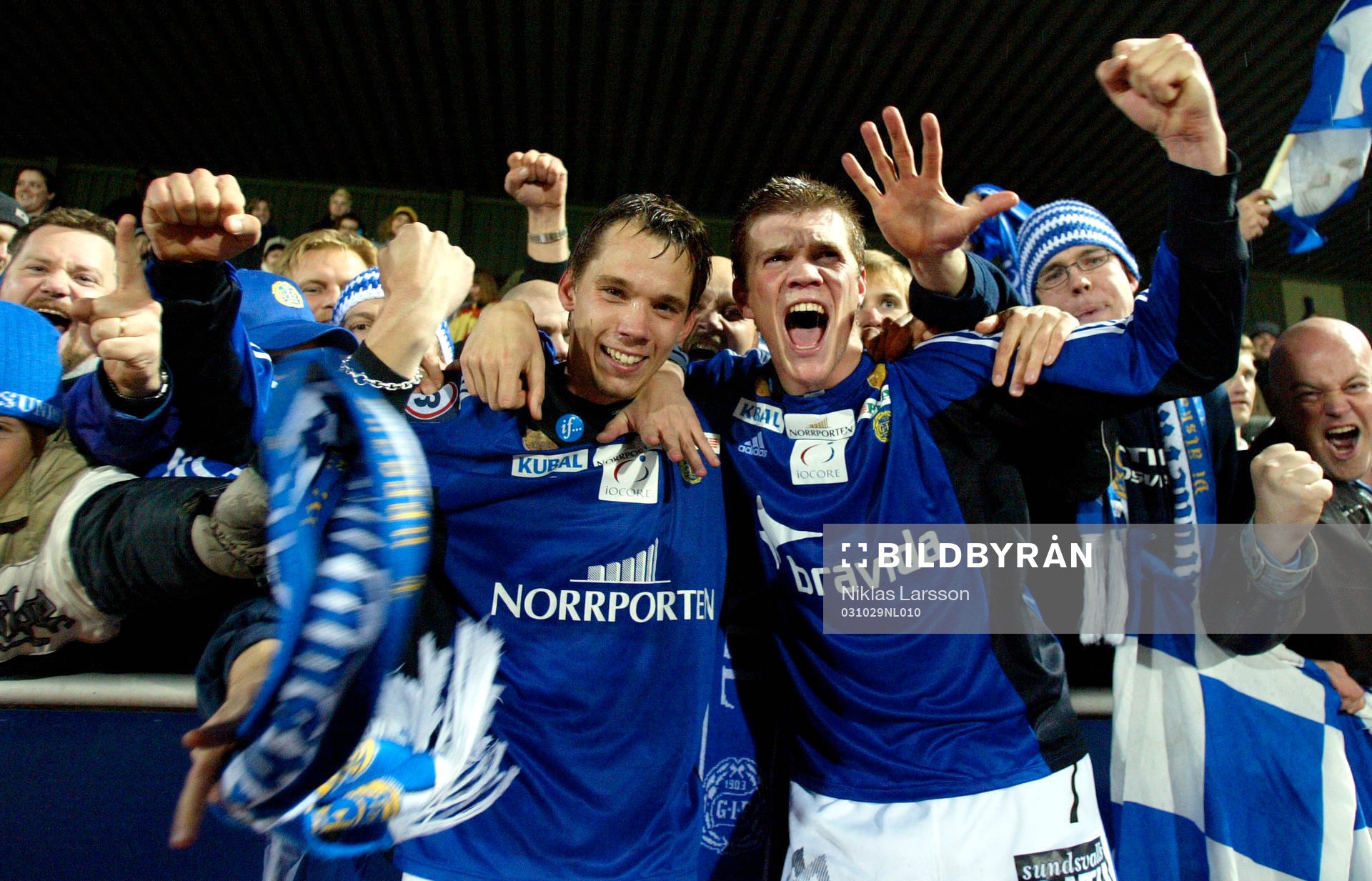Fotboll, Allsvenskan, kval, Häcken - Sundsvall: Öyvind Svenning och Fredric Lundqvist, Sundsvall jublar.