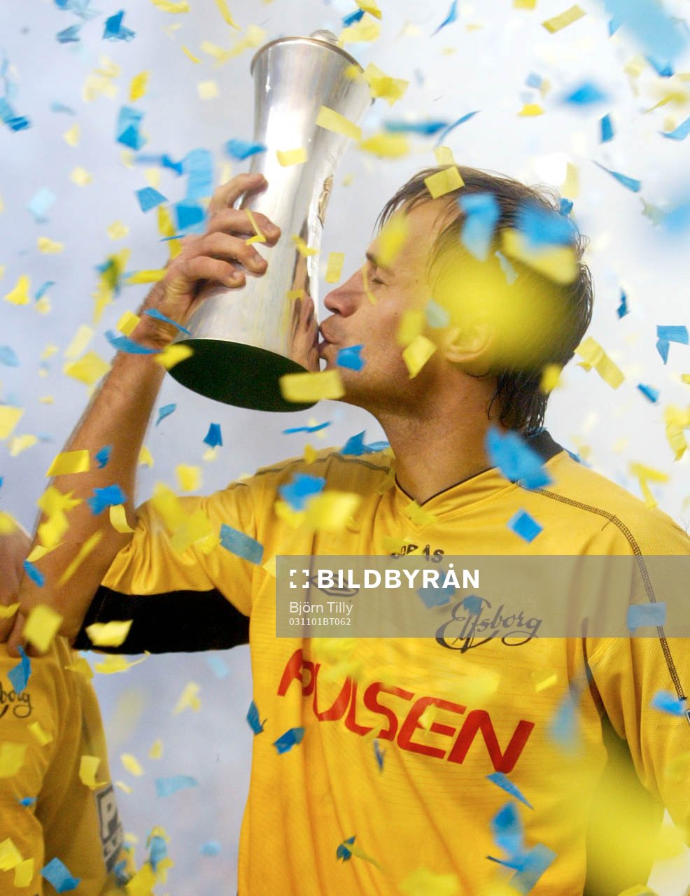  Hasse Berggren, Elfsborg kysser Cup pokalen.