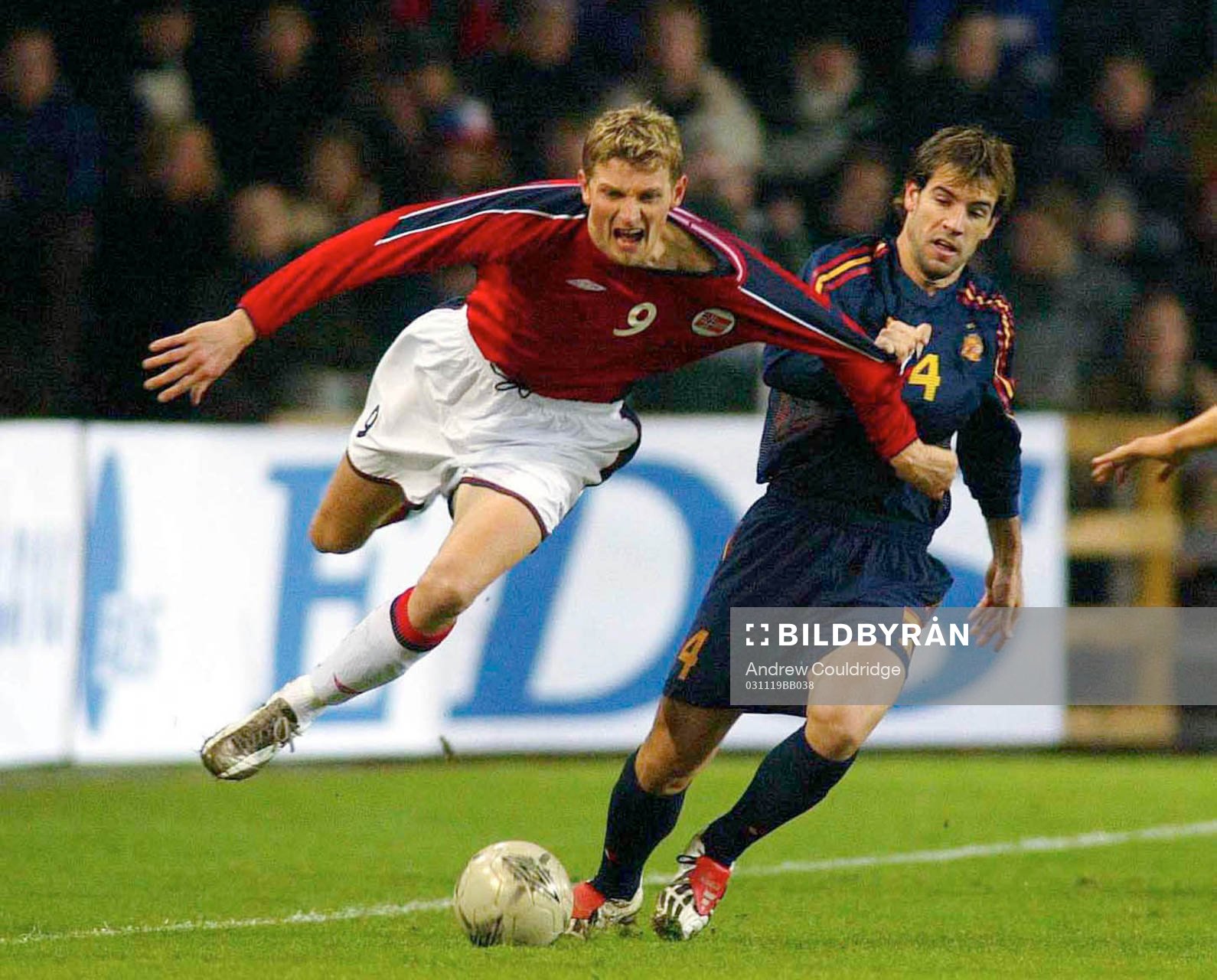 Tore Andre Flo, Norge fälls av David Albelda, Spanien