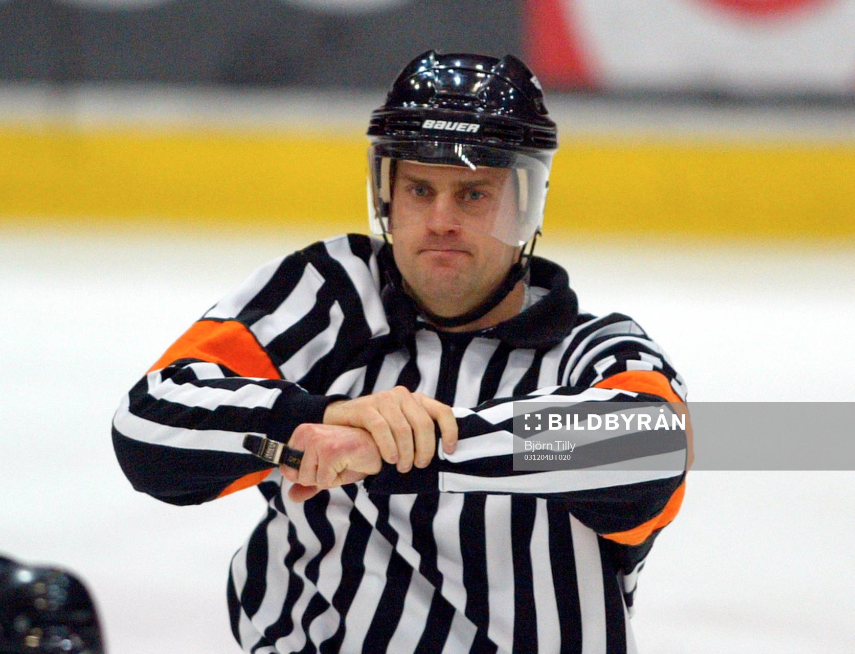 Stefan Danielsson, domare. Tecken, visselpipa