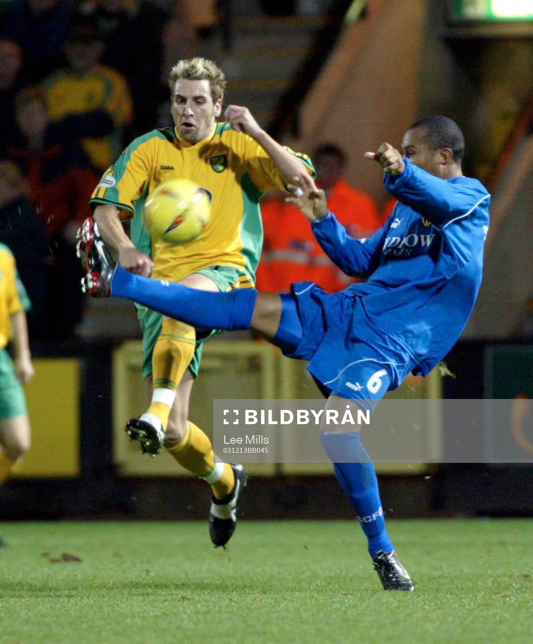  Darren Huckerby mot Danny Gabbidon.