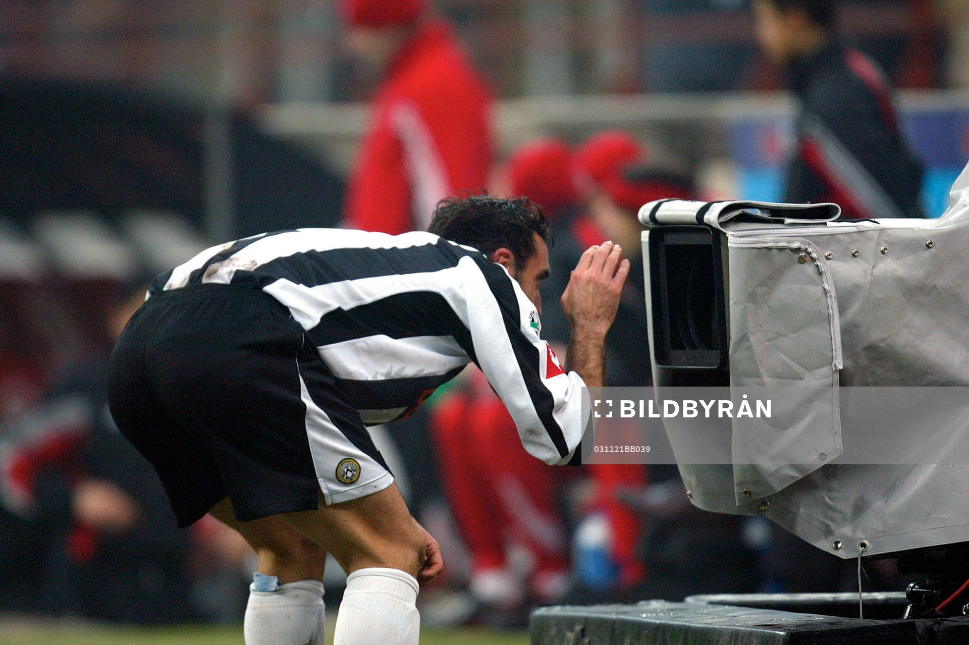 Bertotto, Udinese, skojar med tv. Tv-kamera