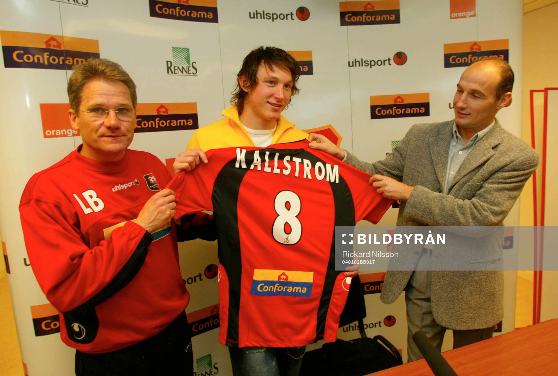 Kim Källström med sitt nya nummer och tröja i  Rennes