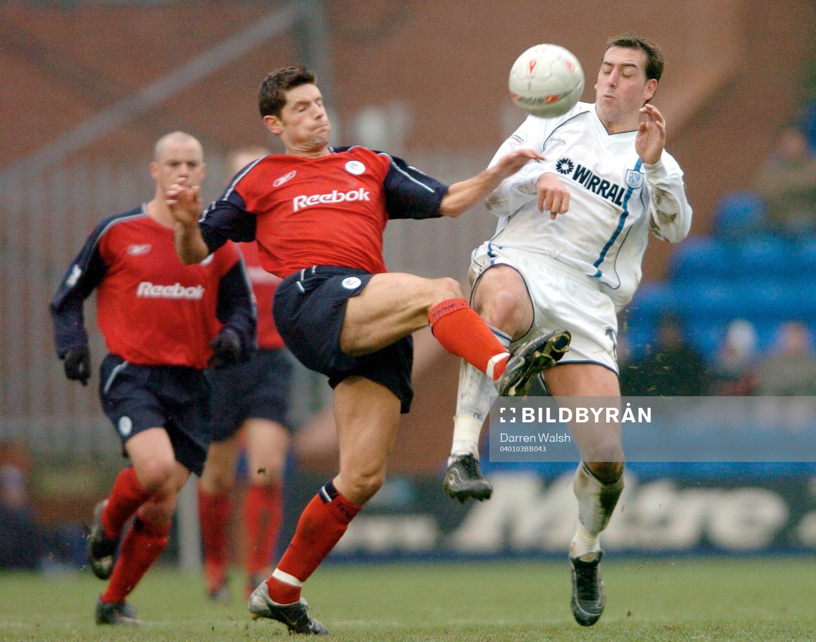  Gary Jones, Tranmere och Anthony Barness, Bolton.