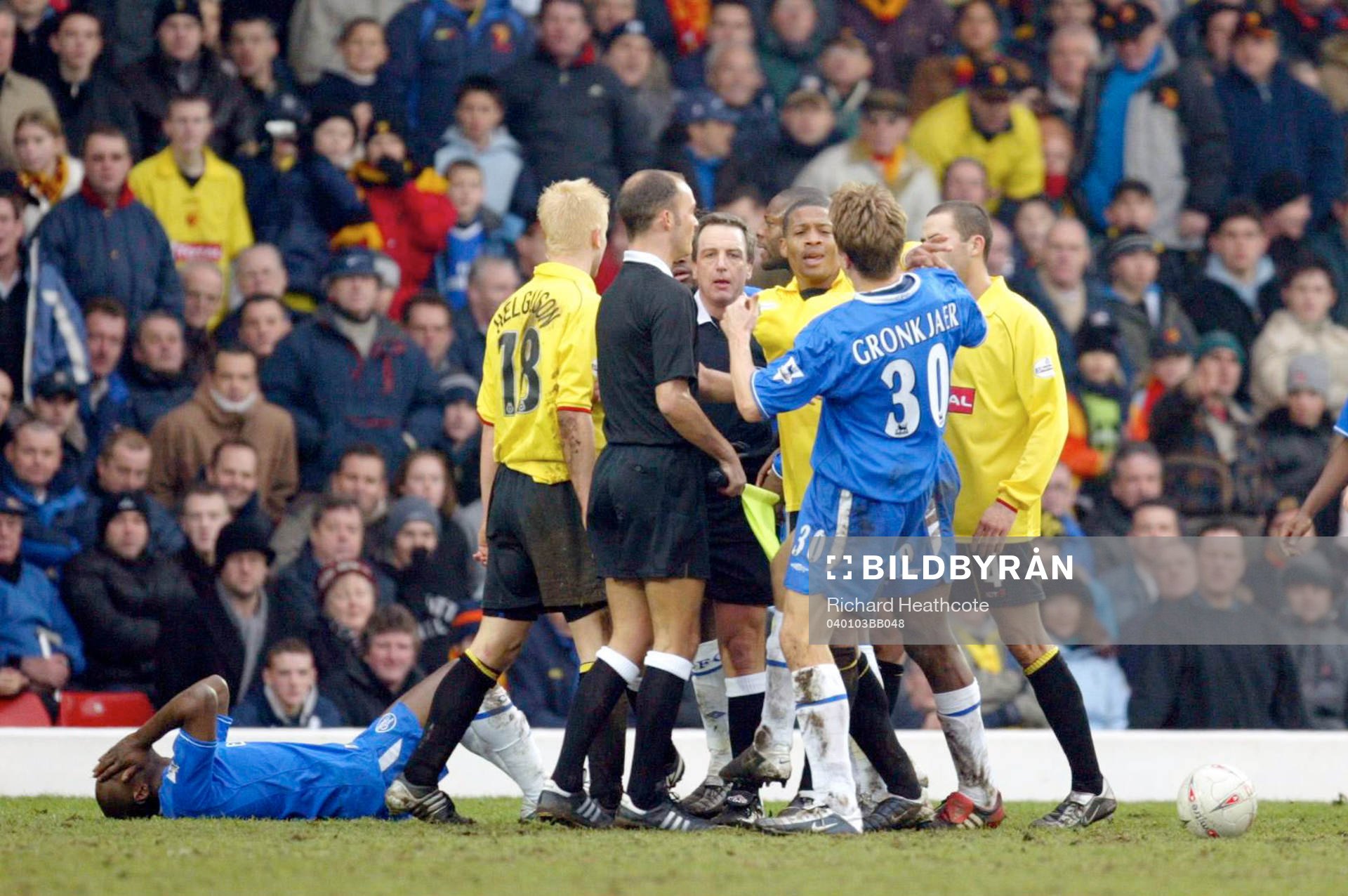 Chelsea's Eidur Gronkjaer bråkar med Watford's Micah Hyde