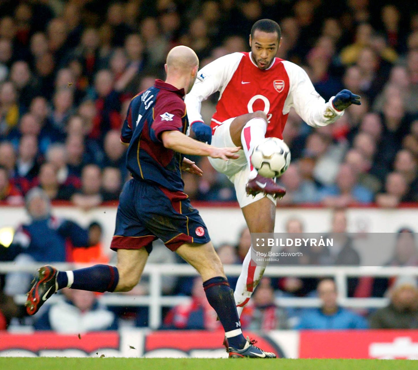  Thierry Henry, Arsenal och  Danny Mills, Middlesbrough.