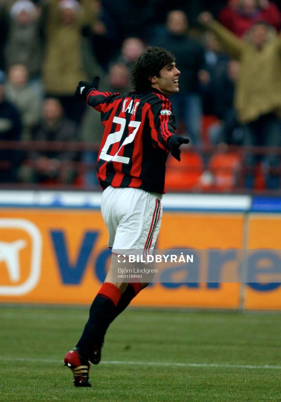 Fotboll, Italiensk, Serie A, Milan - Reggina: Kaku, Milan jublar efter sitt 2-1-mål