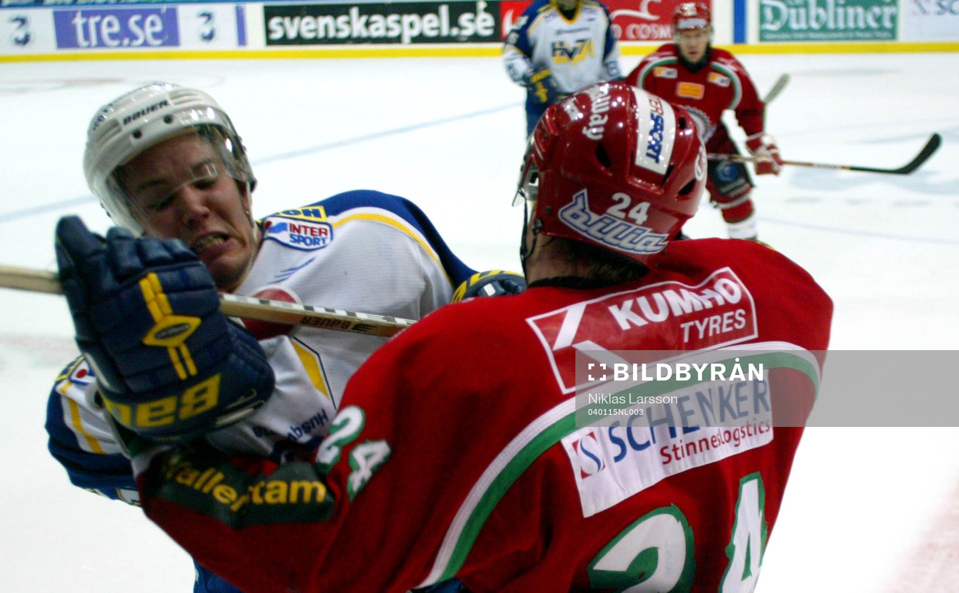 Björn Melin ger Niklas Andersson en tryckare