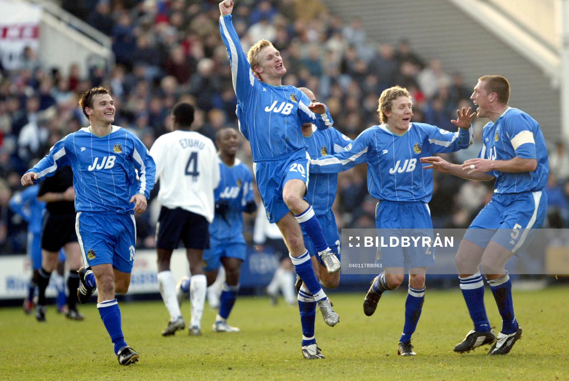   Gary Teale, Wigan,  jubel,  efter mål.