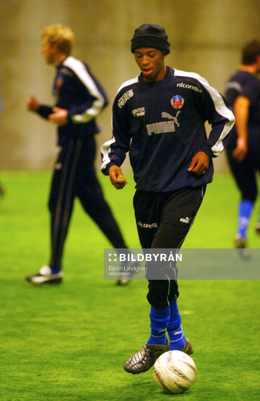 Fotboll, Thando Mngomeni ( Kanu ), Provtränar i