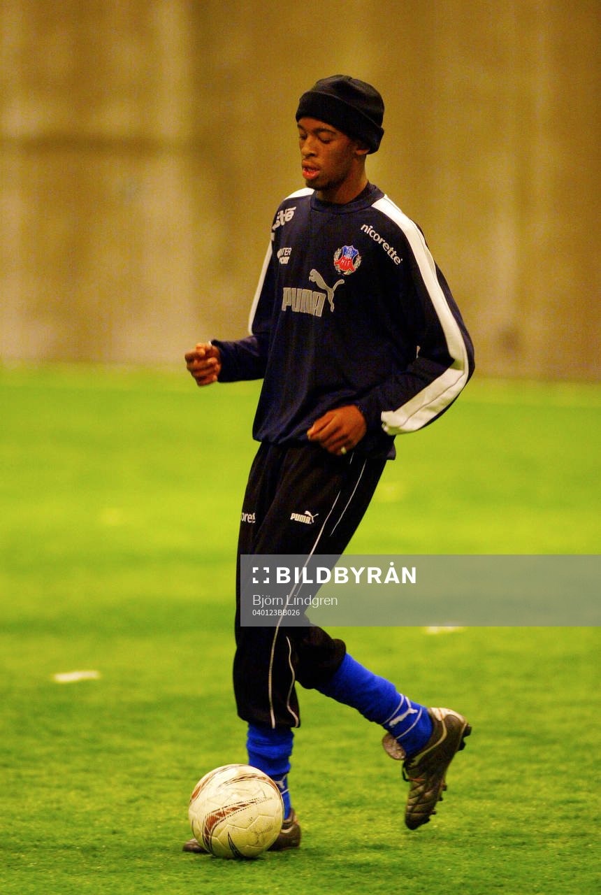 Fotboll, Thando Mngomeni ( Kanu ), Provtränar i