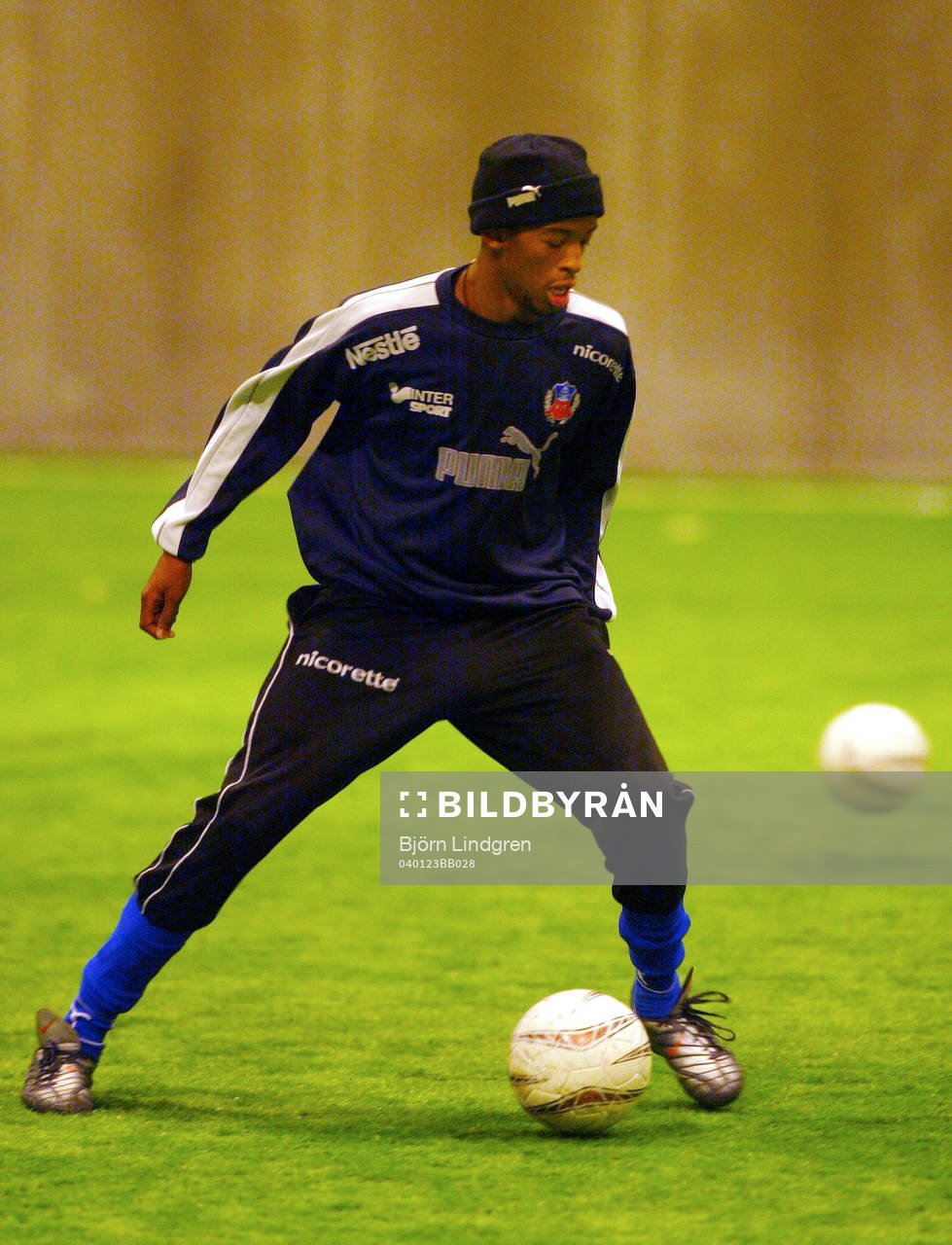 Fotboll, Thando Mngomeni ( Kanu ), Provtränar i