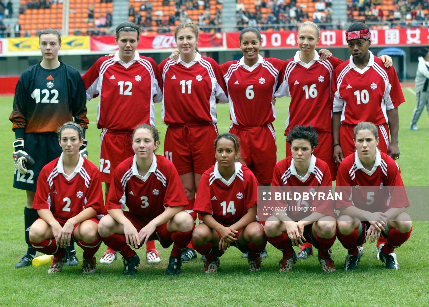  Taryn Swiatek, målvakt, Christine Sinclair, Randee Hermus, Sharolta nonen, Brittany Timko, Charmaine Hooper, Marie eve Nault, Carmelina Mascato och Aysha Jamani. 
