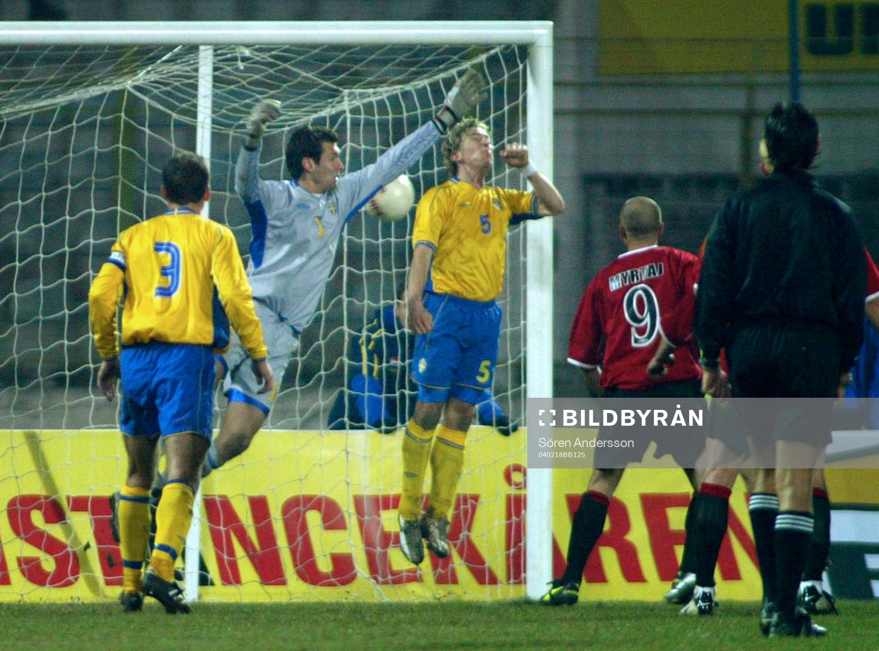 Albanien gör 2-1 bakom Andreas Isaksson, målvakt, Sverige