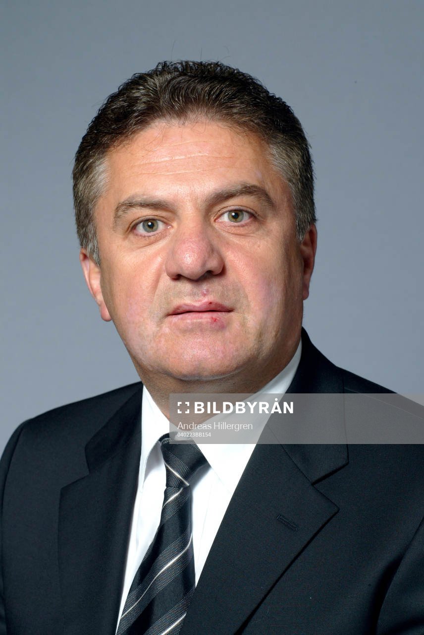  Charlie Sharro (senioransvarig).